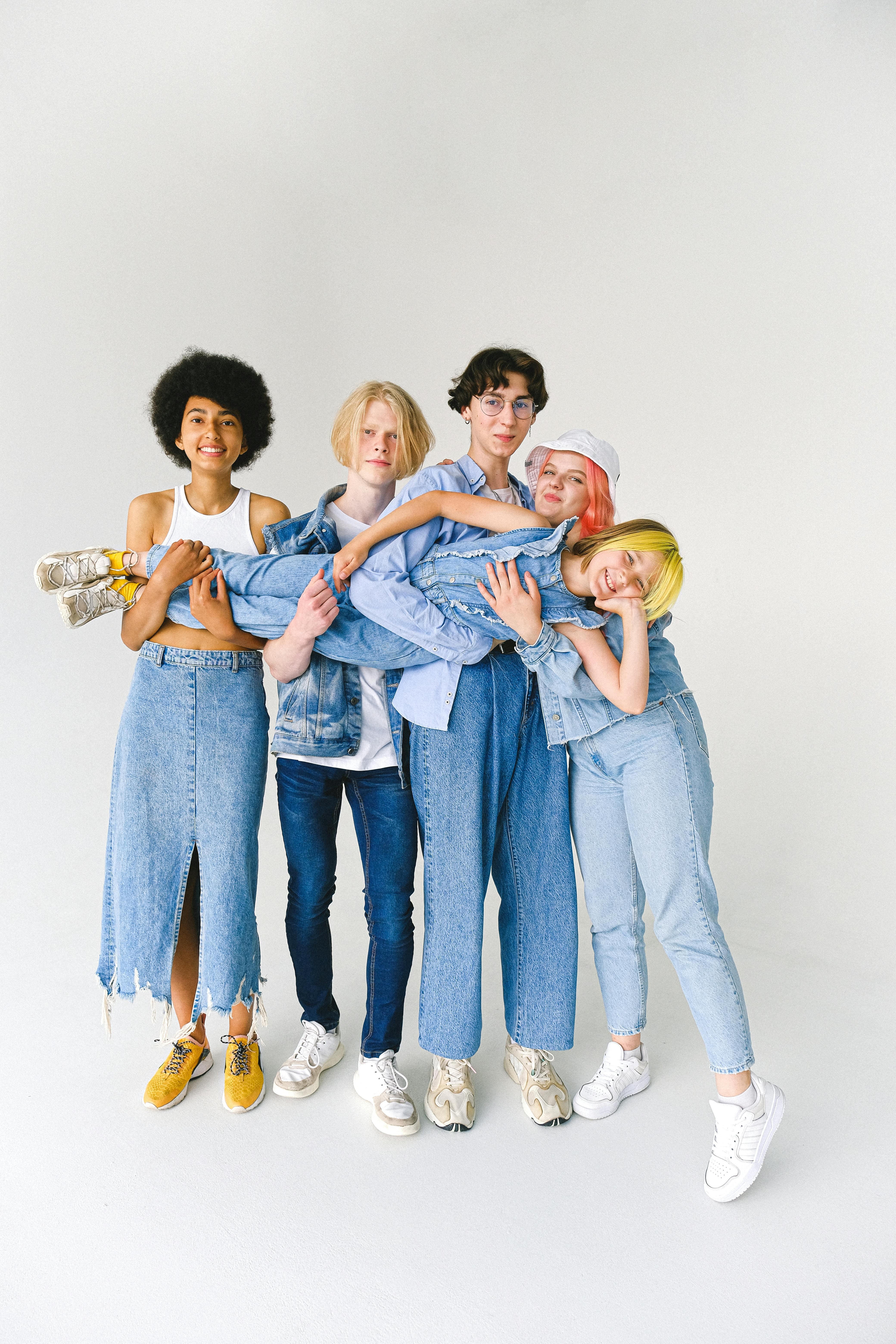 Descoperă lumea fascinantă a cursurilor practice pentru copii și adolescenți în categoria Kids& Lads! Stimulează creativitatea și dezvoltarea abilităților lor cu ateliere de pictură, sculptură, gătit sau programare